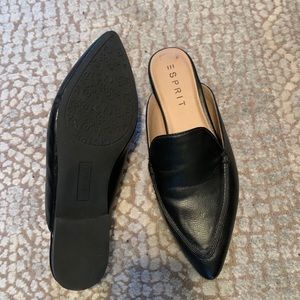Pointed toe flats/loafers